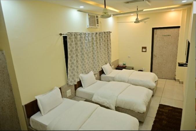 Hotel Raghuveer Inn By Bookingcare Sitapur Muafi Экстерьер фото