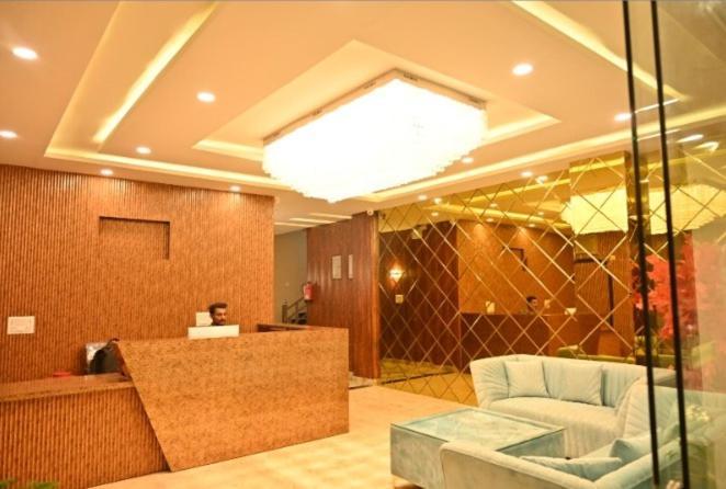 Hotel Raghuveer Inn By Bookingcare Sitapur Muafi Экстерьер фото